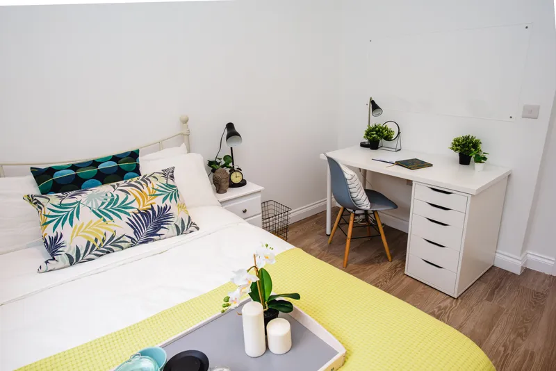 Flat D, 25 Lister Gate - Luxury 3 Bed City Centre Apartment - Thumbnail 6